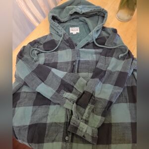 American Eagle Outfitters • Green & Black Plaid Button-Down Hooded Shirt • Lg